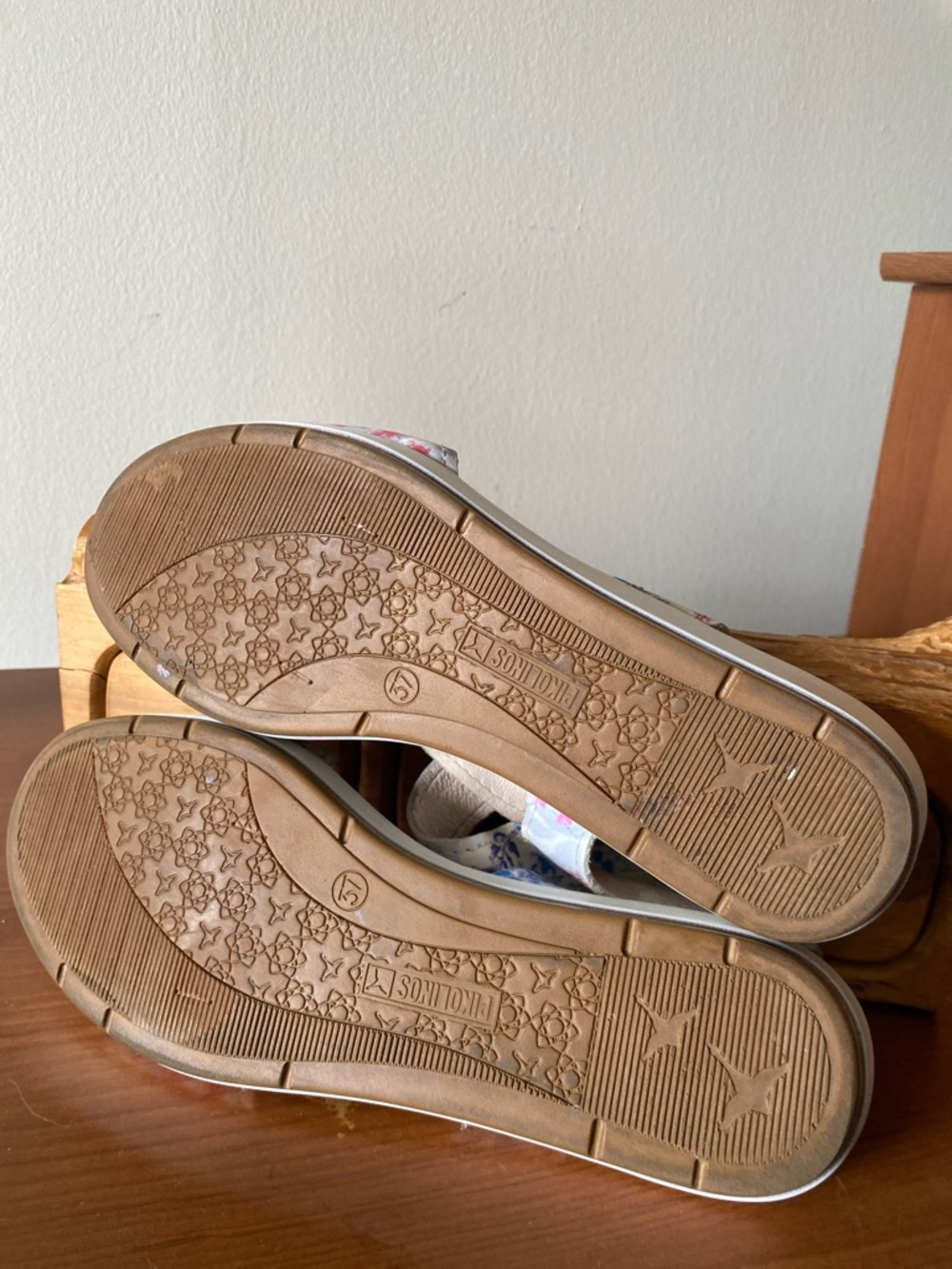 PIKOLINOS Floral T Strap Sandals - Picture 6 of 7